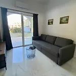 Seaside Two Bedroom Modern Flat In Tourist Area Apartment