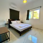Seaside Two Bedroom Modern Flat In Tourist Area Apartment