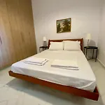 Seaside Two Bedroom Modern Flat In Tourist Area *