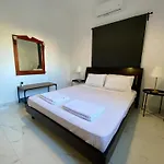 Seaside Two Bedroom Modern Flat In Tourist Area Apartment