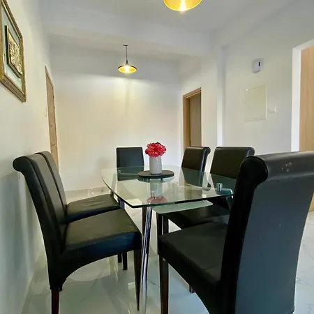 Seaside Two Bedroom Modern Flat In Tourist Area Lejlighed *