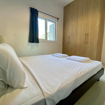 Lägenhet Seaside Two Bedroom Modern Flat In Tourist Area Paphos