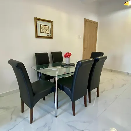 Lägenhet Seaside Two Bedroom Modern Flat In Tourist Area