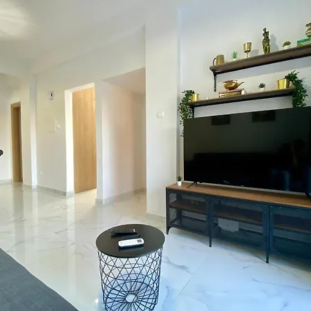 Lägenhet Seaside Two Bedroom Modern Flat In Tourist Area Paphos
