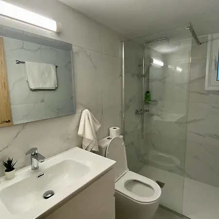 Lägenhet Seaside Two Bedroom Modern Flat In Tourist Area *