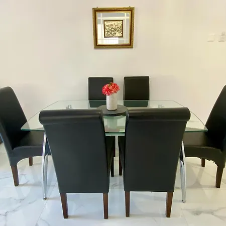 Lägenhet Seaside Two Bedroom Modern Flat In Tourist Area Paphos