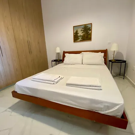 Seaside Two Bedroom Modern Flat In Tourist Area *