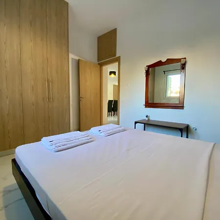 Seaside Two Bedroom Modern Flat In Tourist Area Lägenhet *