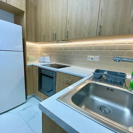 Seaside Two Bedroom Modern Flat In Tourist Area Lägenhet Paphos