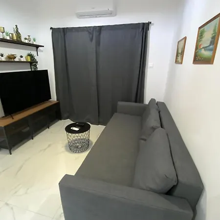 Lägenhet Seaside Two Bedroom Modern Flat In Tourist Area