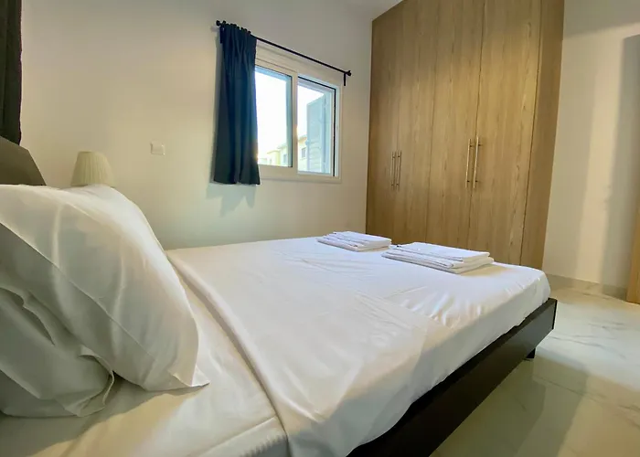 アパート Seaside Two Bedroom Modern Flat In Tourist Area パ フォス