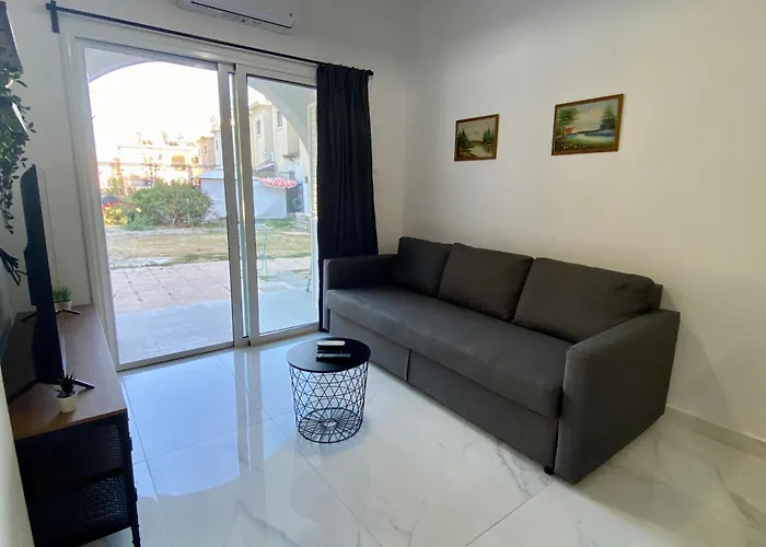 Seaside Two Bedroom Modern Flat In Tourist Area * パ フォス