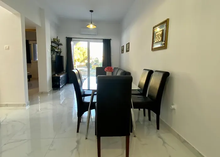 Διαμέρισμα Seaside Two Bedroom Modern Flat In Tourist Area *