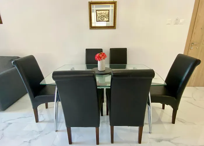 Διαμέρισμα Seaside Two Bedroom Modern Flat In Tourist Area Πάφος