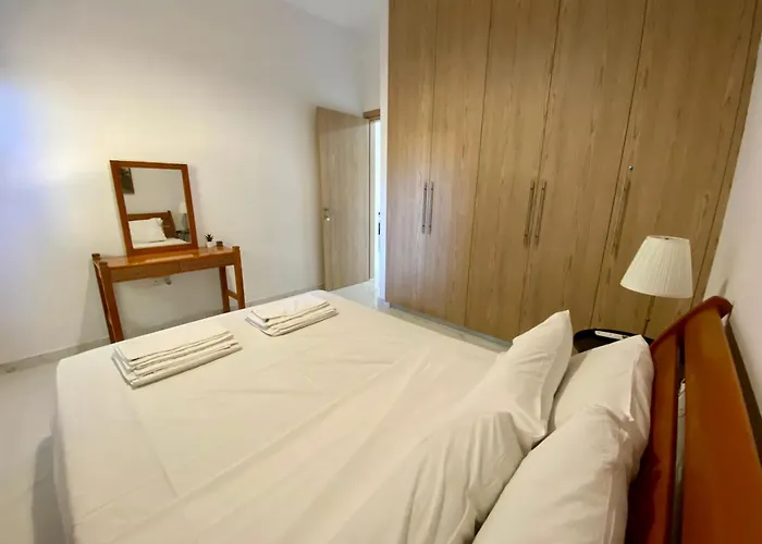 Seaside Two Bedroom Modern Flat In Tourist Area パ フォス