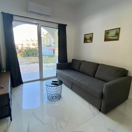 Seaside Two Bedroom Modern Flat In Tourist Area Appartement