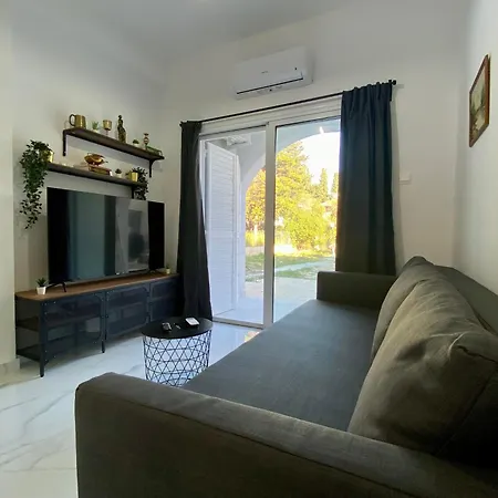 Seaside Two Bedroom Modern Flat In Tourist Area 公寓 Paphos