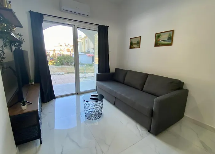 Seaside Two Bedroom Modern Flat In Tourist Area Lejlighed