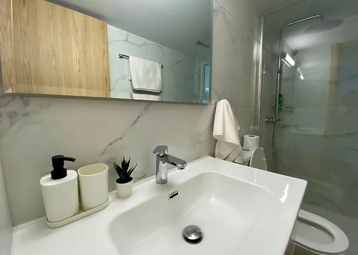 Seaside Two Bedroom Modern Flat In Tourist Area Lejlighed *