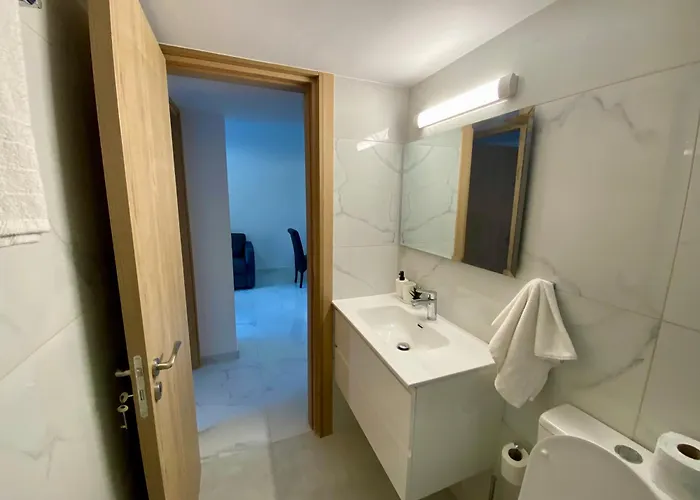 Seaside Two Bedroom Modern Flat In Tourist Area Lejlighed