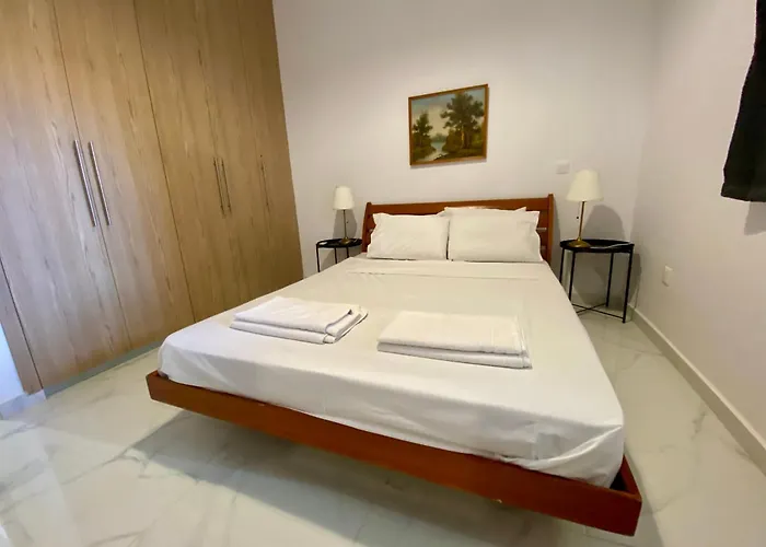 Seaside Two Bedroom Modern Flat In Tourist Area *